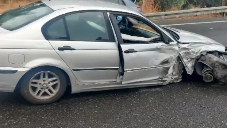 Muğla’da Kafa Kafaya Çarpışan Otomobiller Hurdaya Döndü